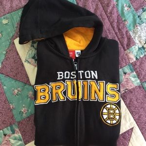 🏒 Boston Bruins Zip-Up Hoodie!